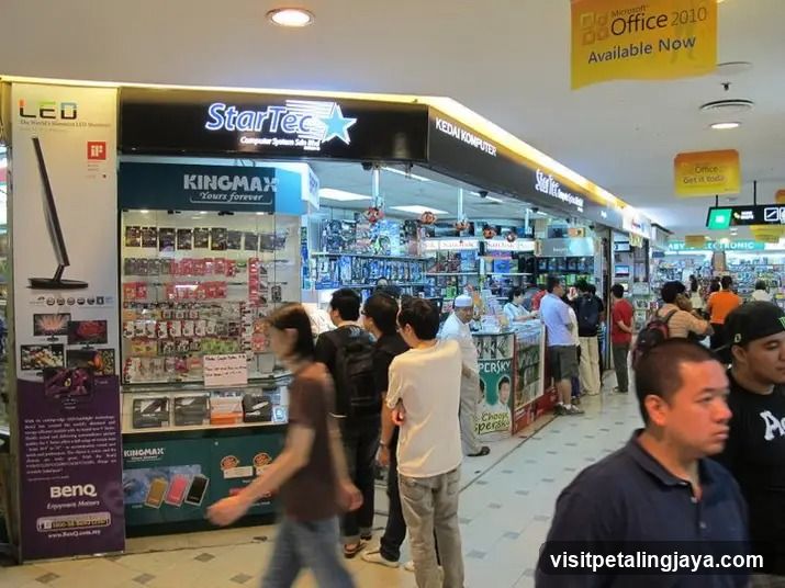 StarTech Electronics Store Interior