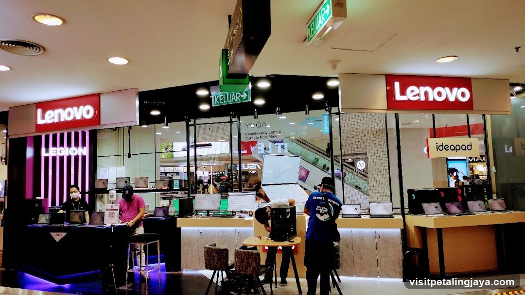 Lenovo Store Interior