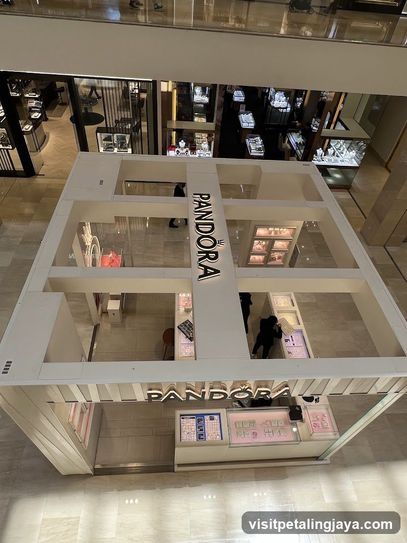 PANDORA Store Interior View