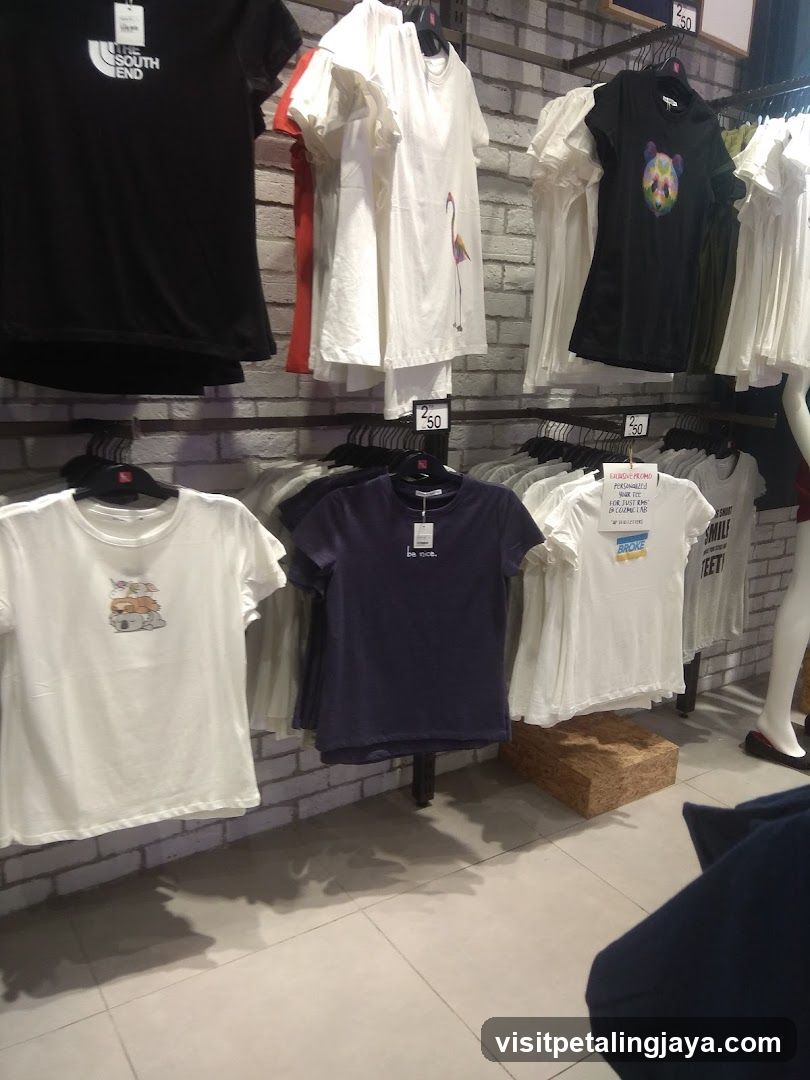 T-shirt Display Rack