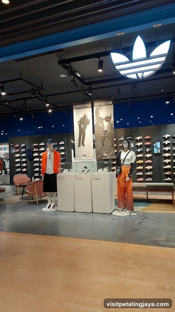 Adidas Store Interior Display