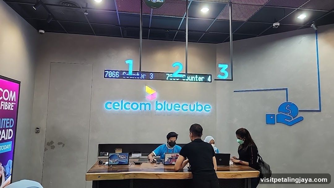 Celcom Bluecube Counter Interior