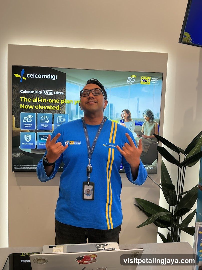 CelcomDigi Staff at Counter