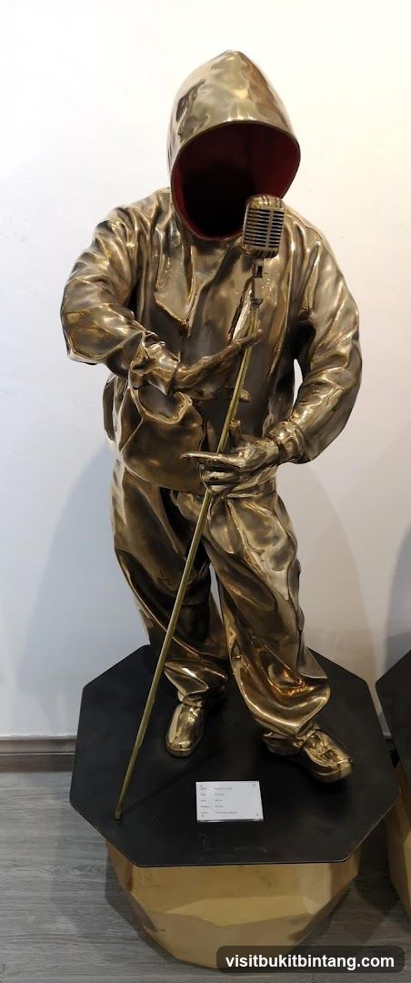 Sculpture of a person with a microphone