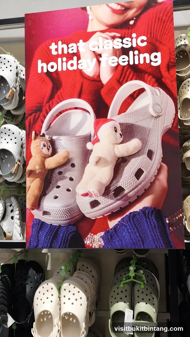 Crocs Holiday Advertisement