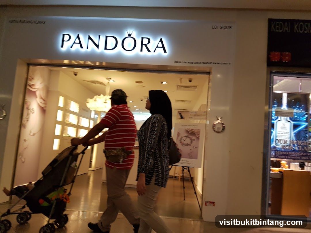 PANDORA Mid Valley Megamall