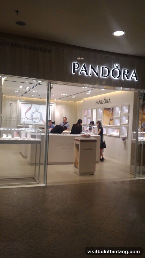 PANDORA Mid Valley Megamall