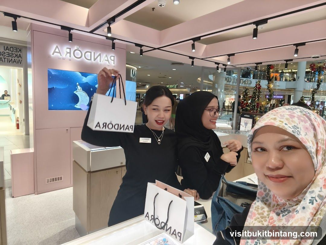 Pandora Store Employees