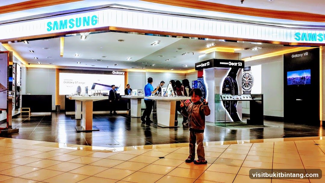 Samsung Store Interior