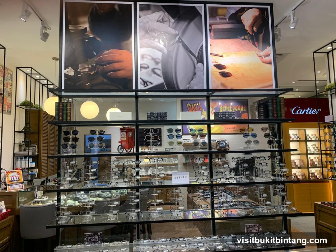 Eyewear Store Display