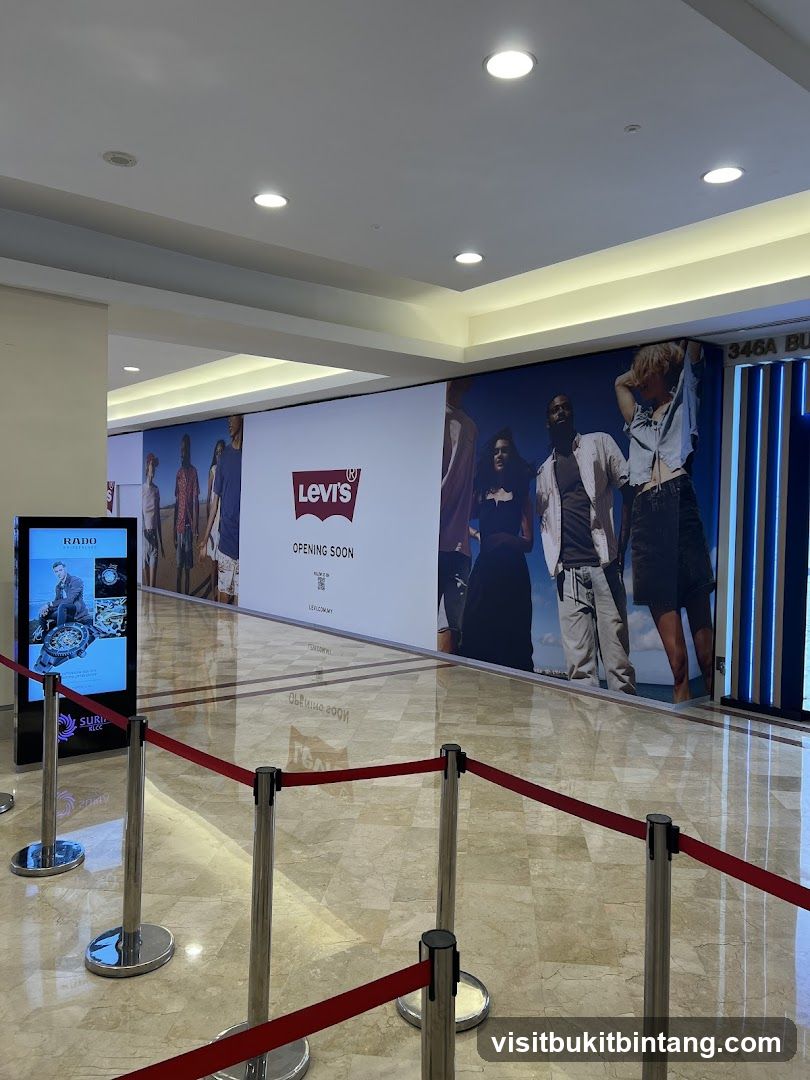 Levi's Store Under Construction