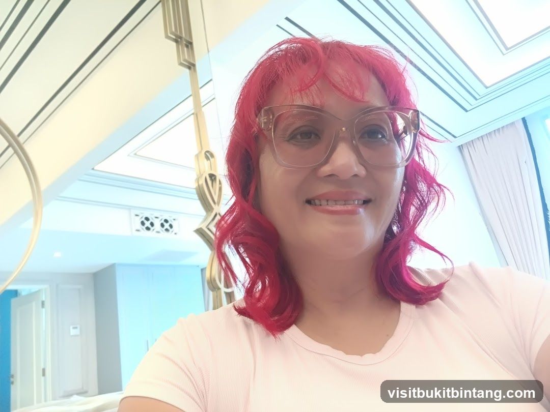 Woman with pink hair and glasses