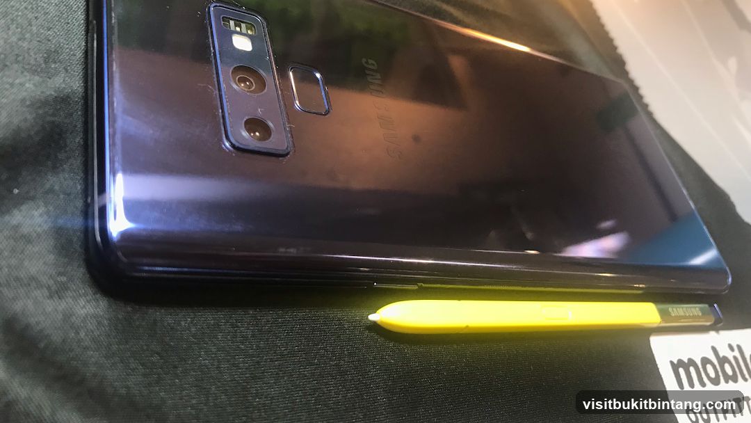 Samsung Phone and Stylus
