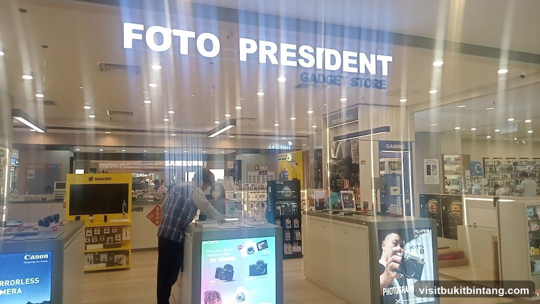 Foto President @ Gurney Plaza
