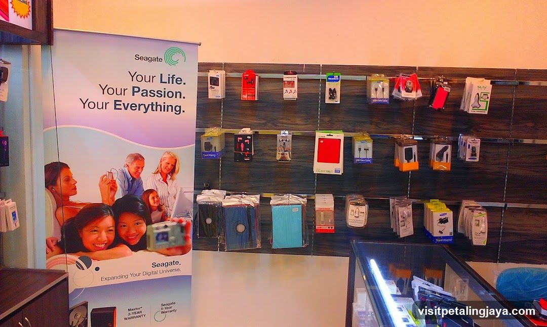 Seagate Store Interior Display