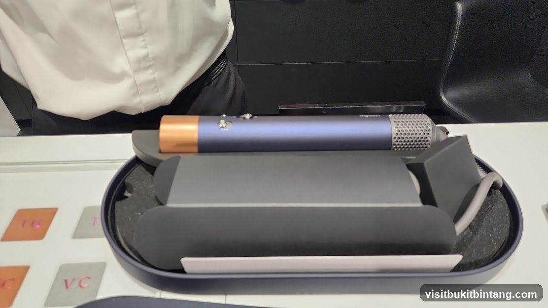 Dyson Hair Styler Display