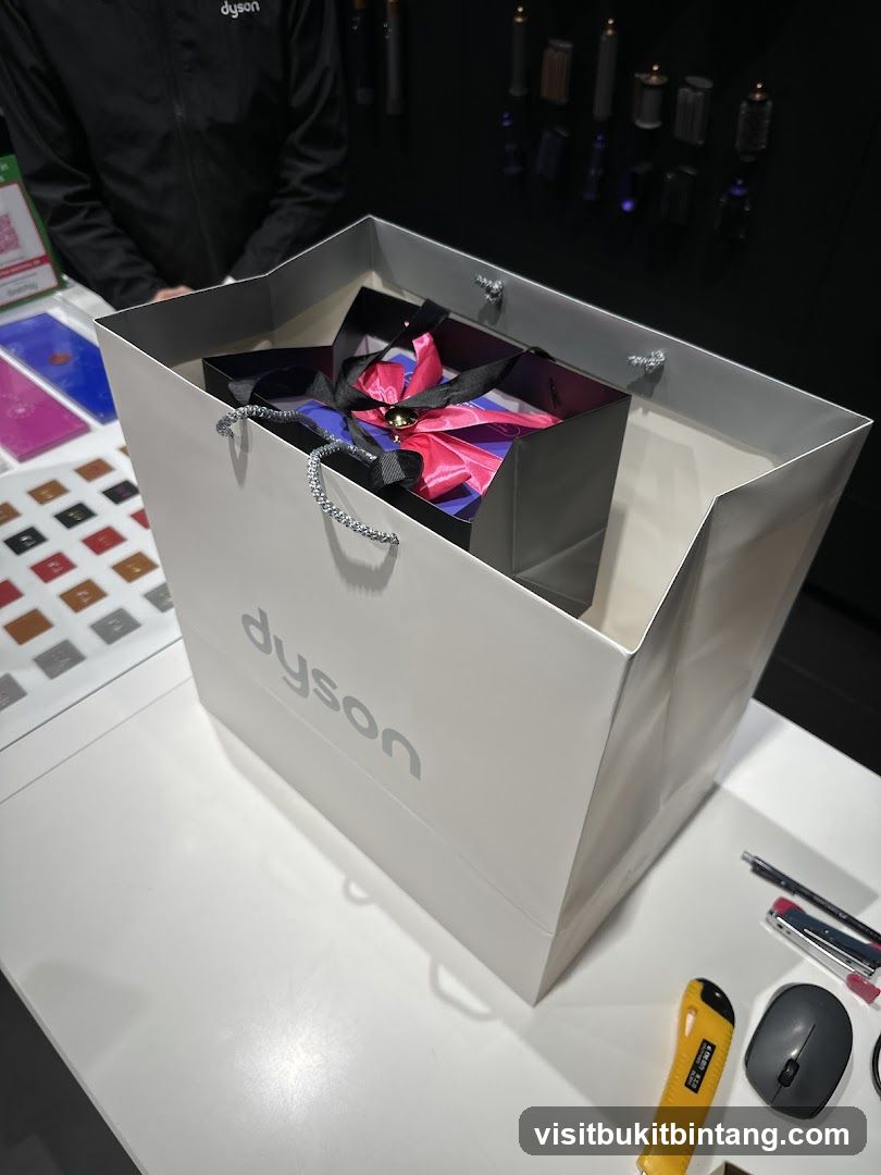 Dyson Shopping Bag with Gift