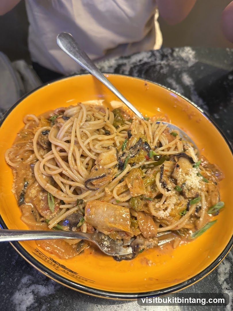 Spaghetti with Creamy Sauce and Kimchi