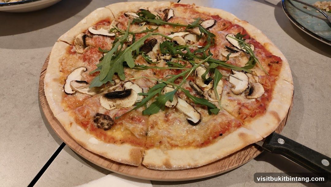 Mushroom and Arugula Pizza