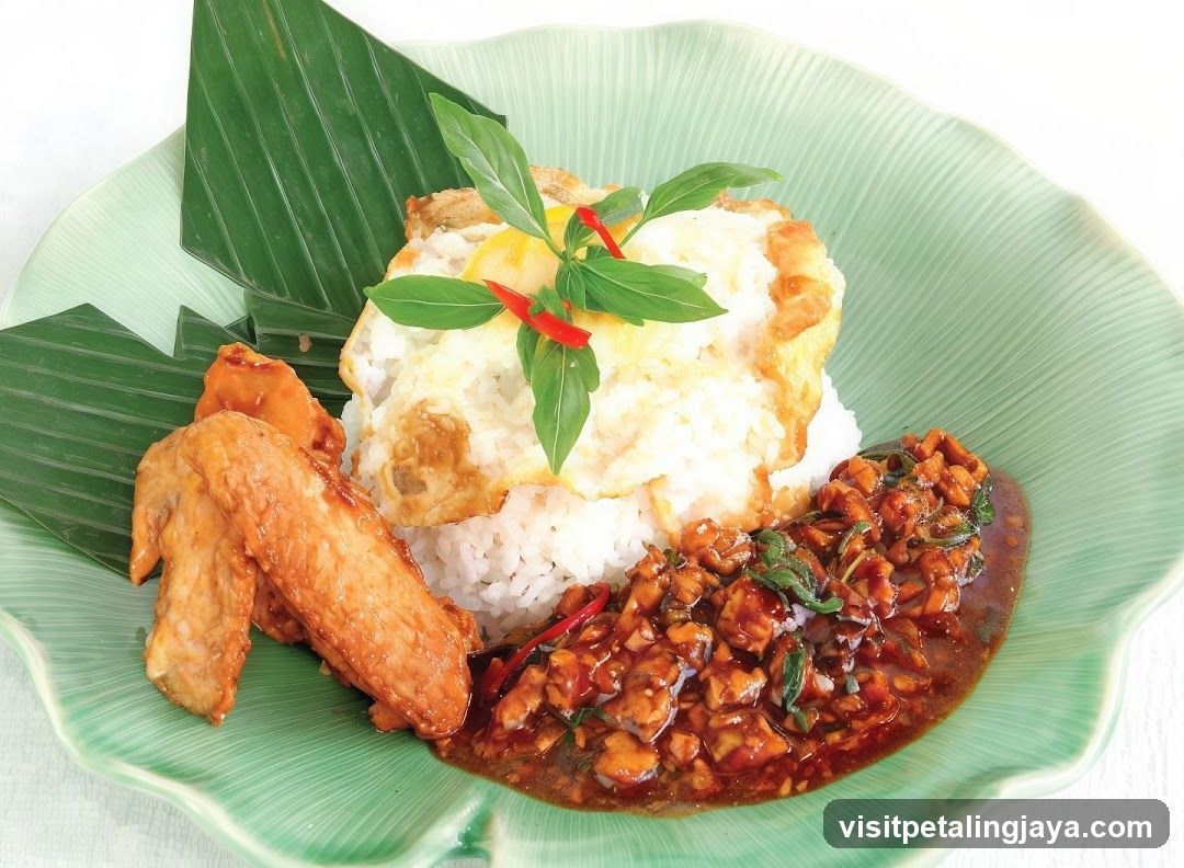 Thai Fried Rice with Egg and Minced Meat Sauce