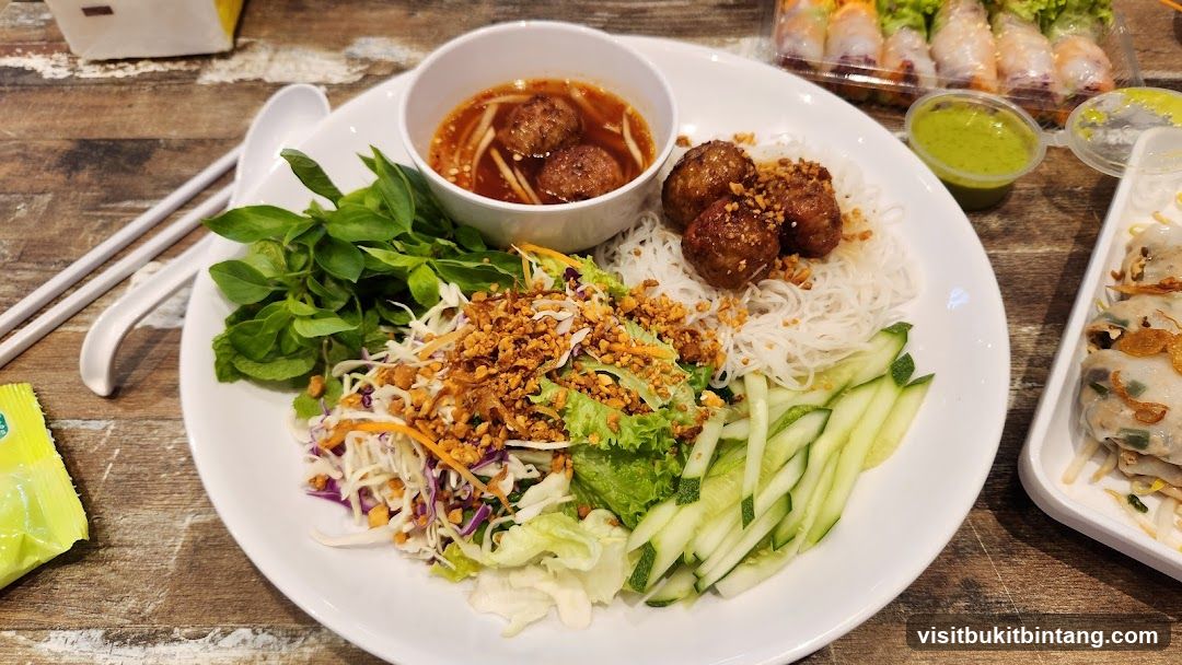 Vietnamese Meatball Noodle Bowl