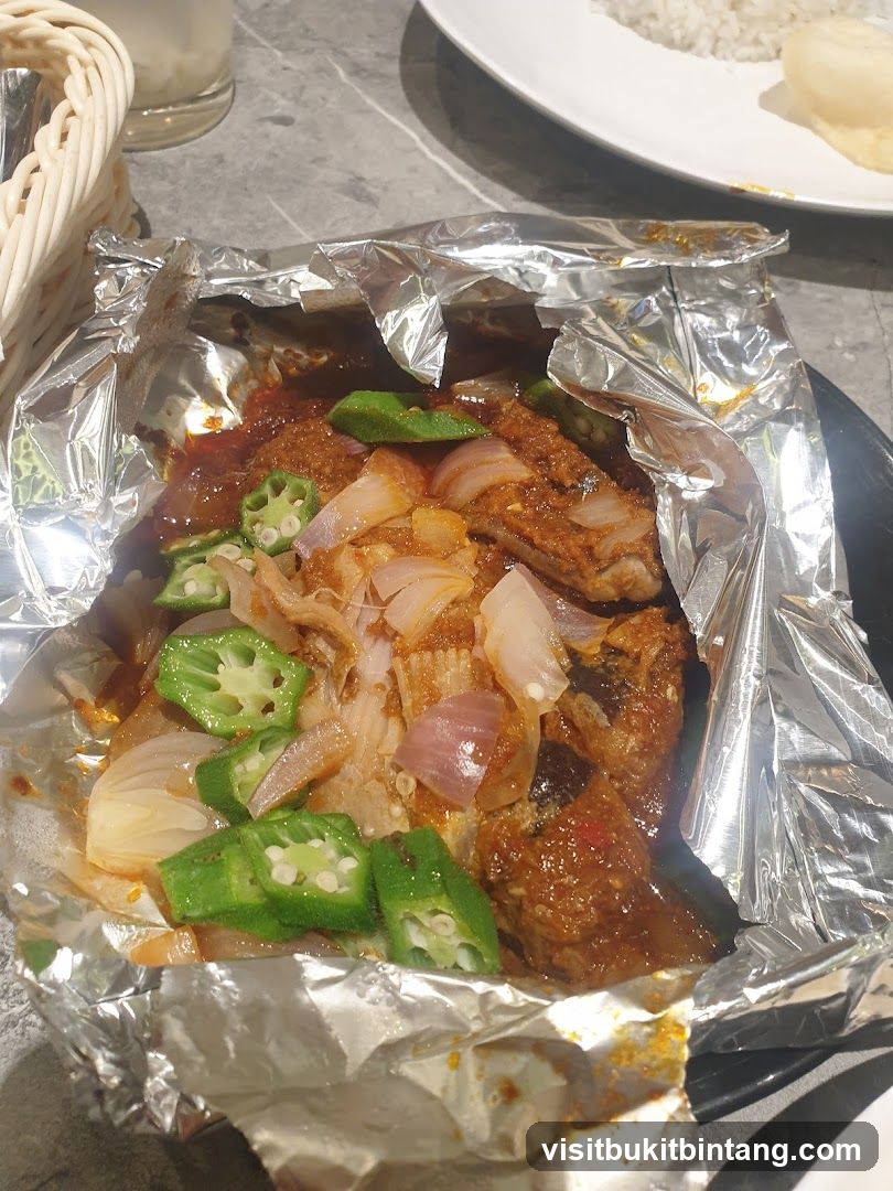 Fish dish with okra and onions