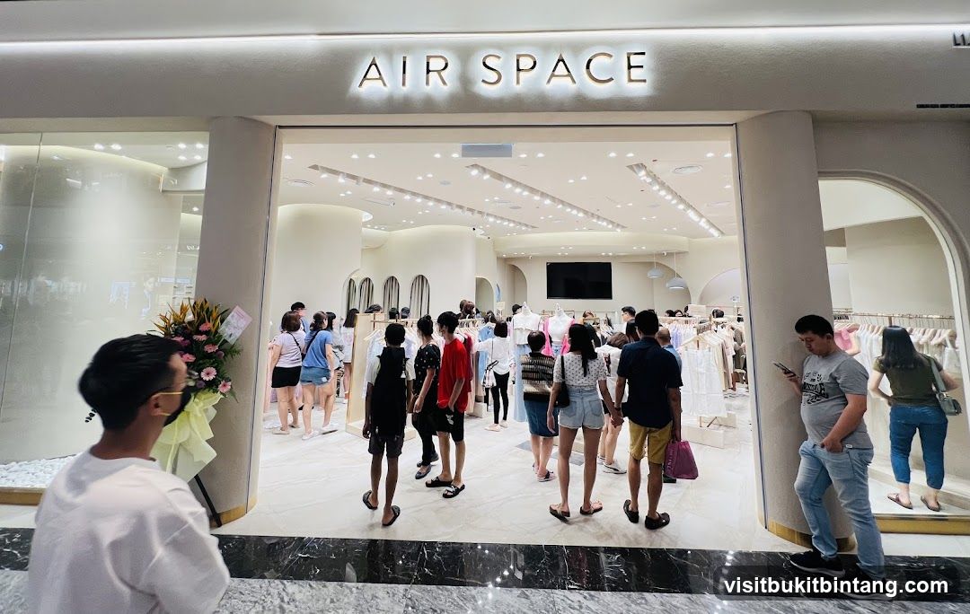 AIR SPACE - The Exchange TRX
