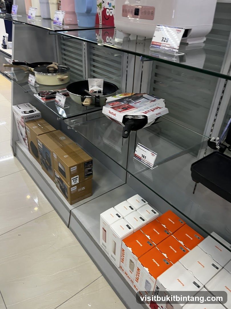 Kitchenware and Appliances Display