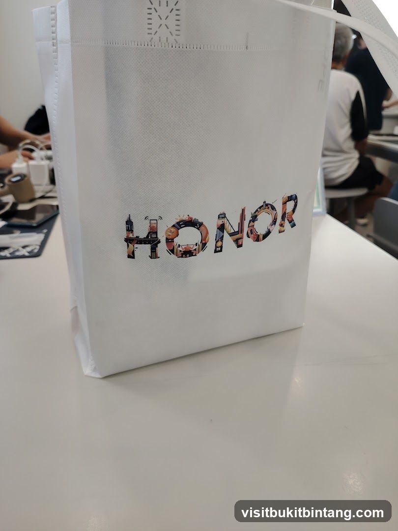 White tote bag with "HONOR" logo