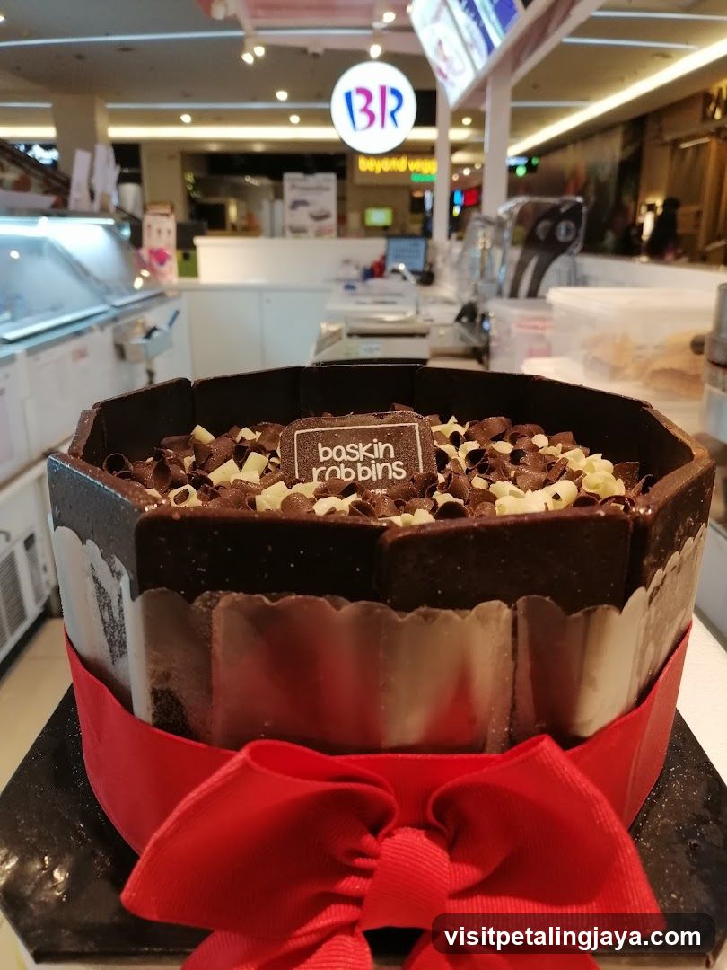 Baskin Robbins Cake Display