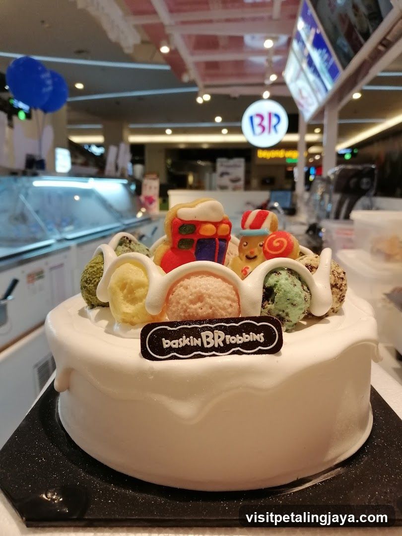 Baskin Robbins Cake Display