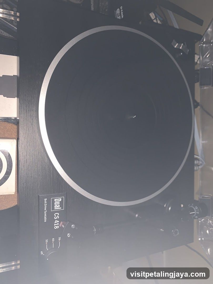 Turntable with Dual CS-418 label