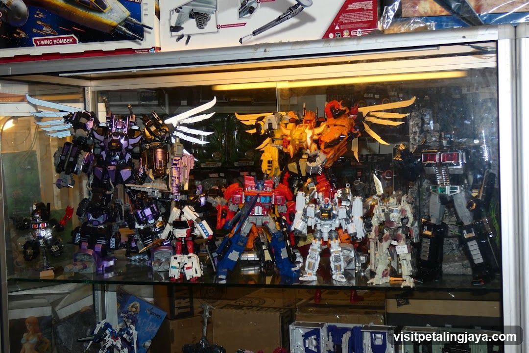 1Toy@Amcorp Mall