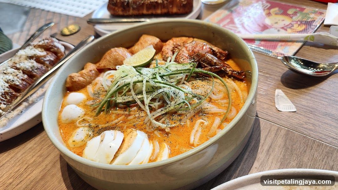 Laksa Bowl with Shrimp and Egg