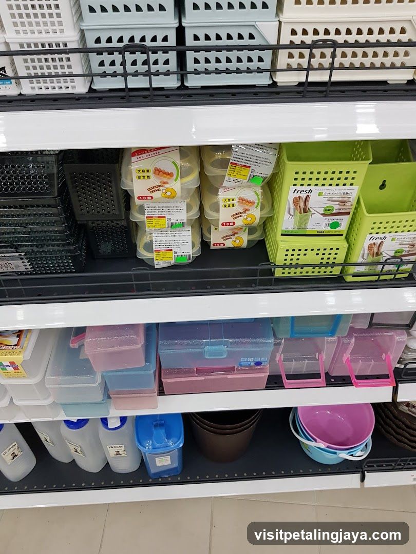Kitchenware and Storage Containers Display