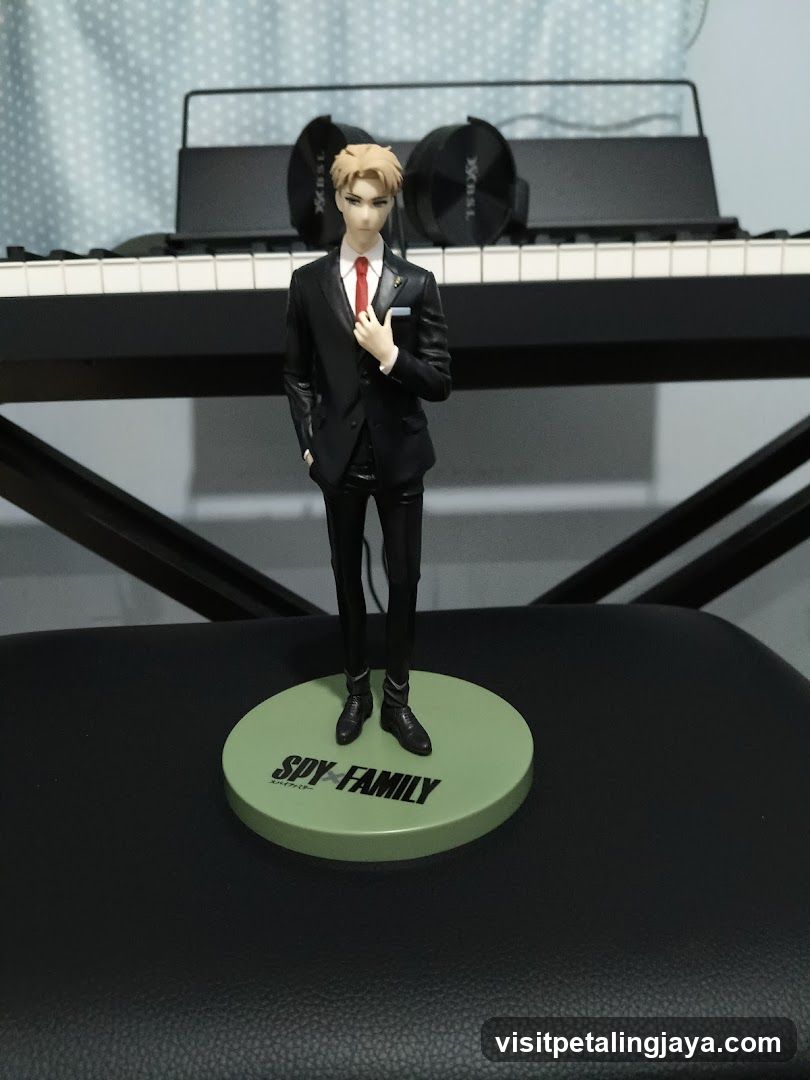 Spy Family Figure Display