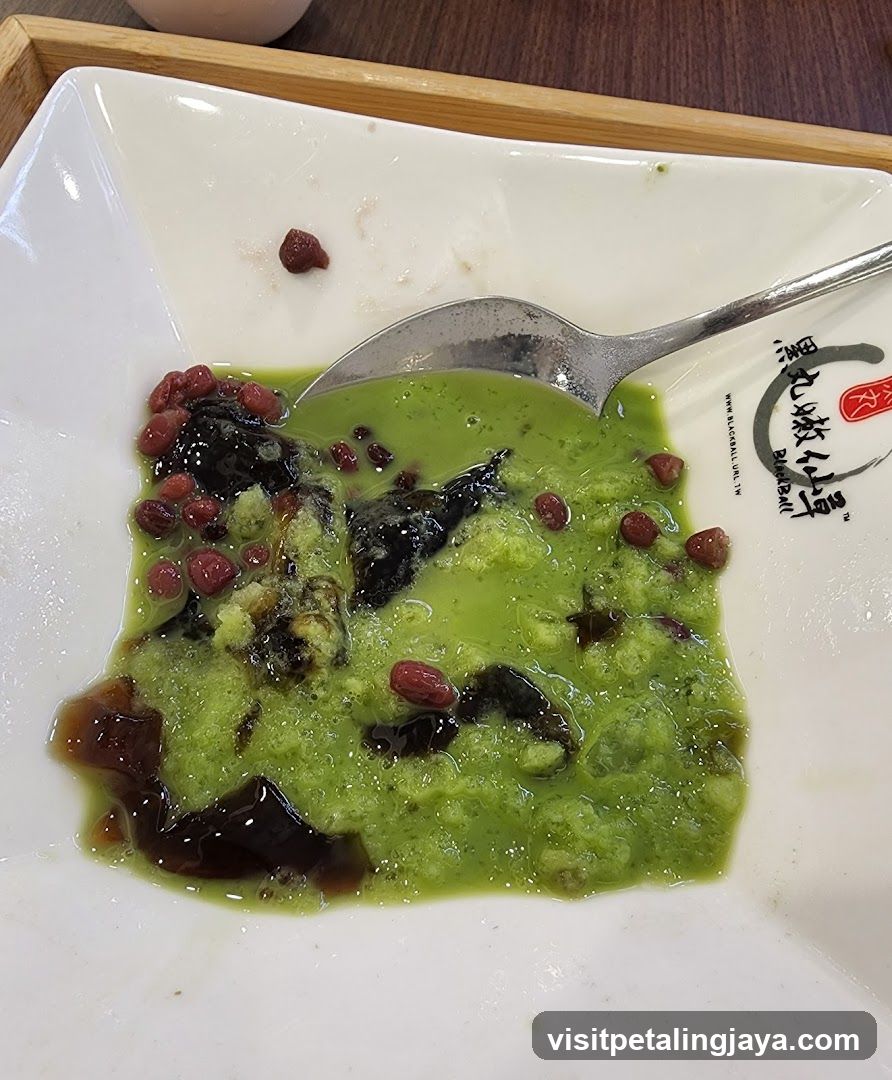 Green Dessert with Red Beans and Black Tofu