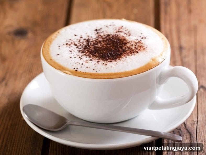 Cappuccino with Cocoa Dusting