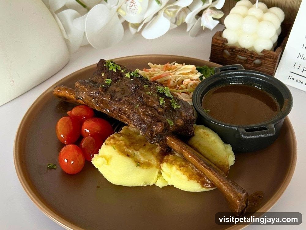 Ribs with Mashed Potatoes and Coleslaw