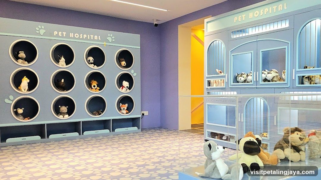 Pet Hospital Interior Display