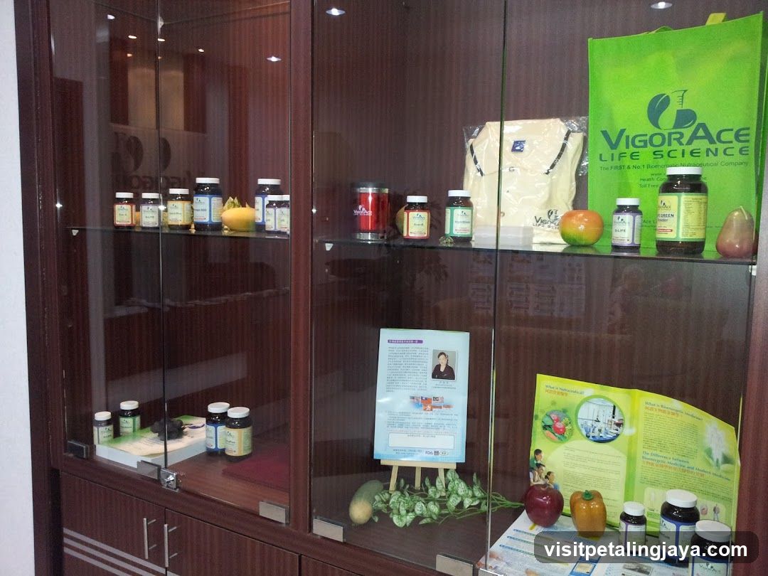 VigorAce Life Science Display Cabinet