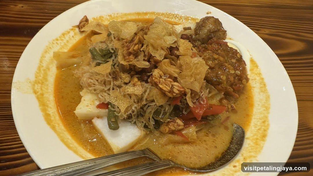 Curry Dish with Toppings