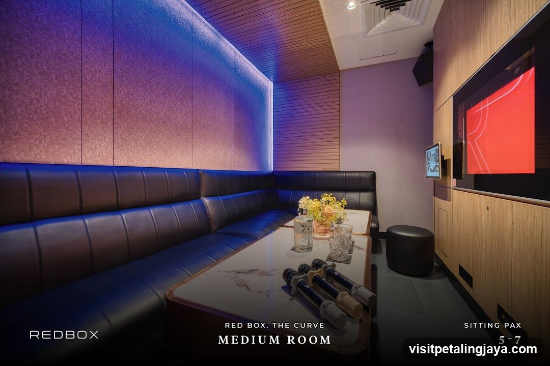 Red Box The Curve Medium Room Interior