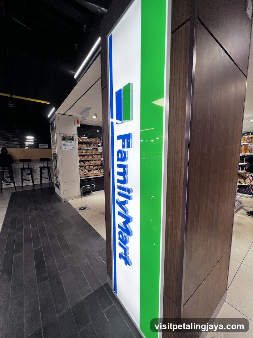FamilyMart Ikano Power Centre