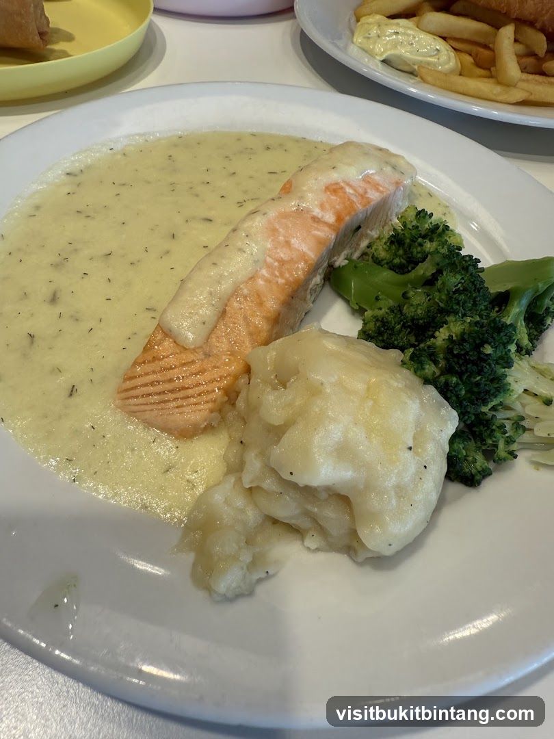 Salmon with Mashed Potatoes and Broccoli