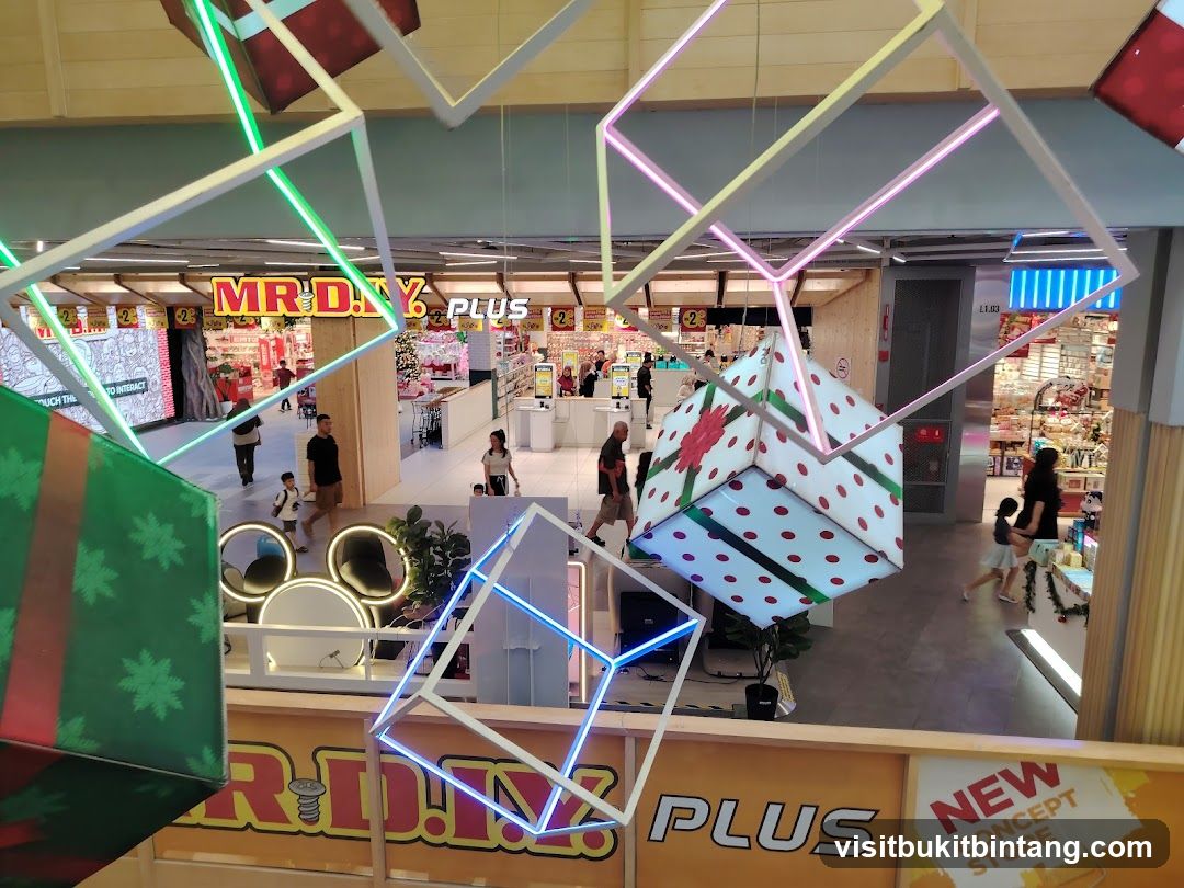 MR. D.I.Y. PLUS Store Interior