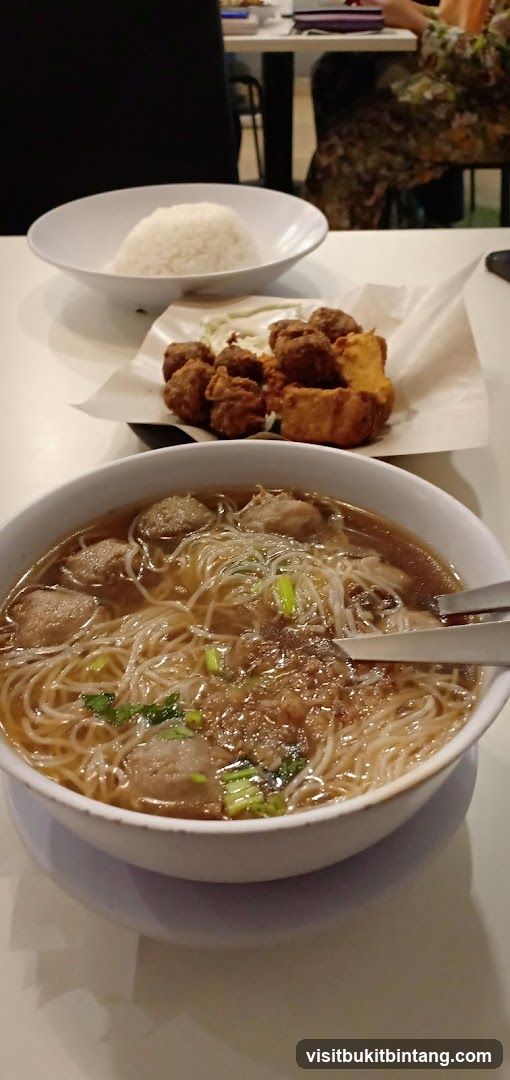Noodle Soup and Fried Food