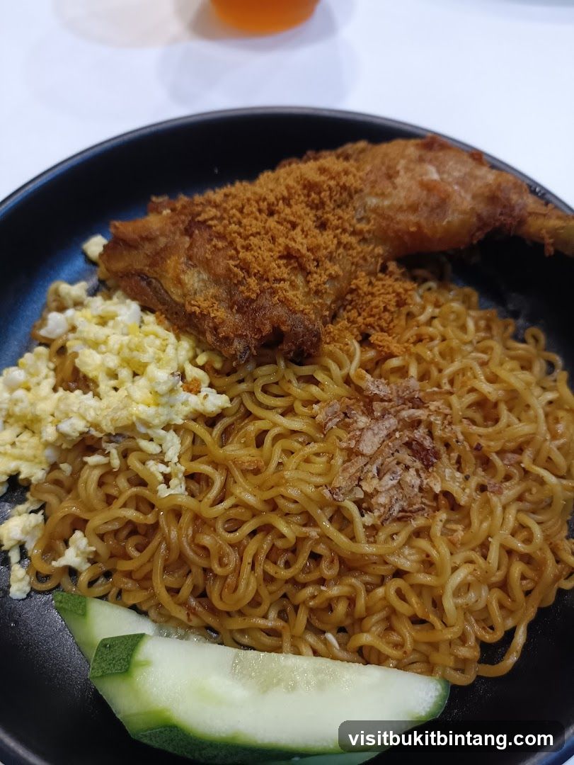 Noodles with Fried Chicken and Egg