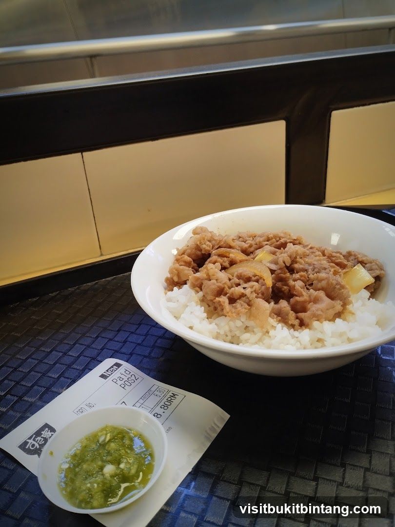 Beef bowl with rice and dipping sauce