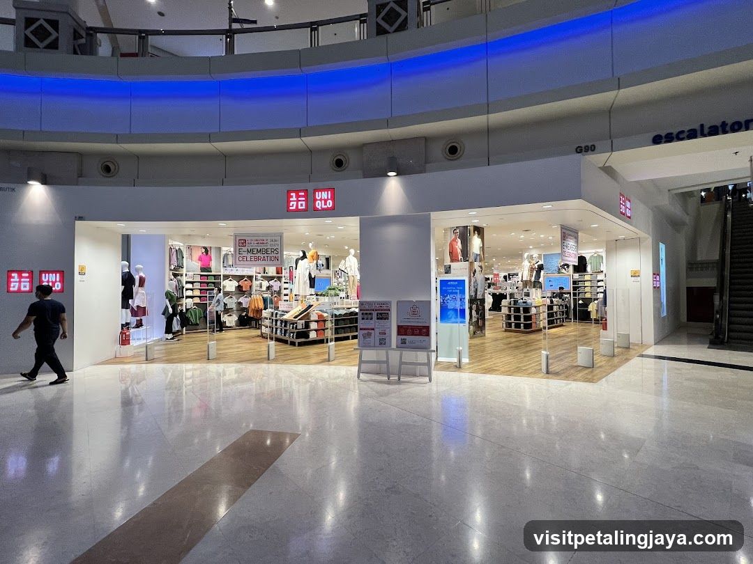 UNIQLO The Curve